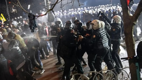 Kadıgil: "Korkmama ve susmama borcumuz korku duvarını aşan bu gençleredir!"