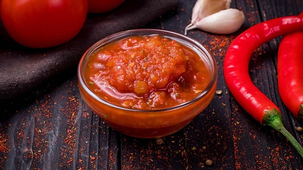 6. Kavrulmuş Domatesli Salsa Sos