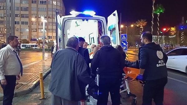 Bu sırada koroda arka sırada duran korist Mehmet Gündoğdu, bir anda yere yığıldı.