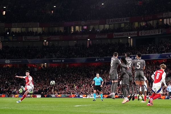 Declan Rice, Şampiyonlar Ligi'nin eleme aşamalarında bir maçta iki frikik golü atan ilk oyuncu oldu Görseli