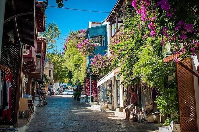 Nightlife in Kas: The Best Clubs and Bars to Visit