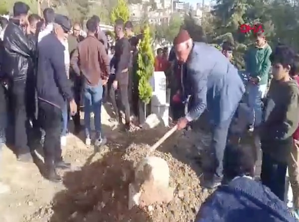 Naif Sepet, dün kılınan cenaze namazının ardından Yeni Mahalle’de bulunan Zevye Mezarlığı’na defnedildi.