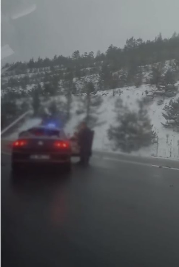 Kazanın ardından olay yerine çok sayıda sağlık ve güvenlik ekibi sevk edilirken, bölge cumhuriyet savcısı da inceleme yapmak üzere olay yerine intikal etti.