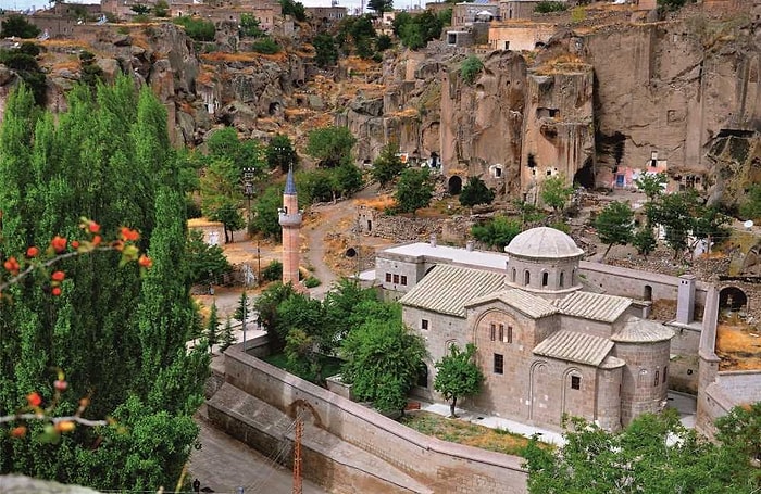 How to Visit the Rock-Cut Gelveri Houses in Güzelyurt, Aksaray