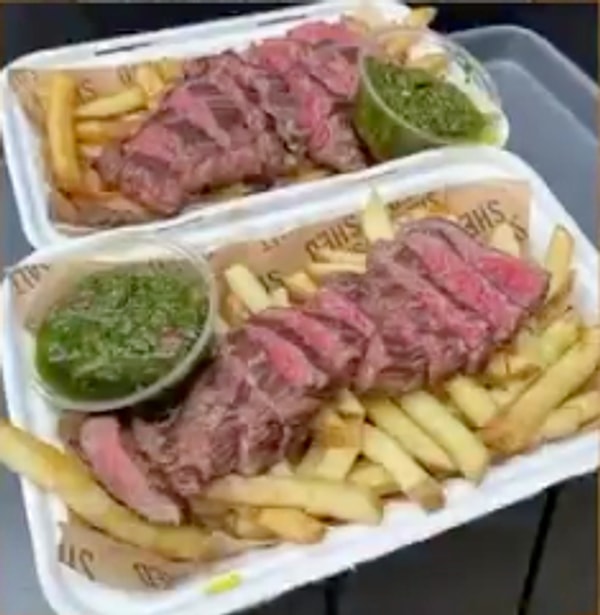 Genco, en yakın steak restoranına giderek garsona sosyal medyada viral olan tabağın fotoğrafını gösterdi.