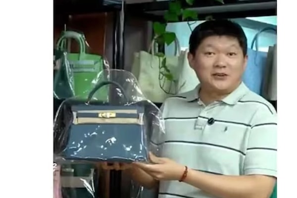 Dünyanın en lüks markalarından biri olan Hermes'in birebir aynı kalitedeki imitasyon ürünlerinin Çin'de satışa çıktığı görülüyor.