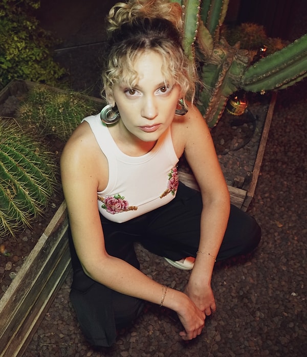 Şakir Paşa Ailesi setinde yaşananlar Farah Zeynep Abdullah'ın sinirlerini havaya hoplattı.