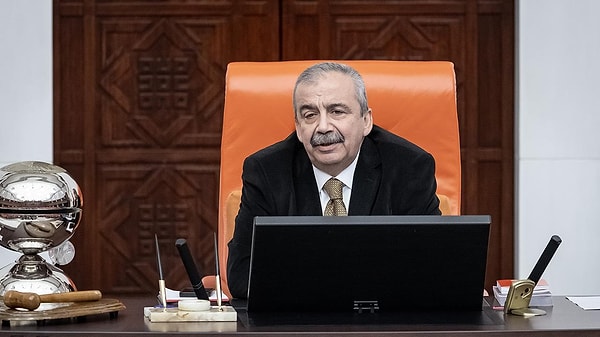 TBMM Başkanvekilliği görevini de üstlenen DEM Parti İstanbul Milletvekili Sırrı Süreyya Önder’in hastanedeki yaşam savaşı sürüyor.