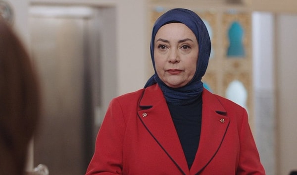Yıllardır Bir Zamanlar Çukurova, Medcezir, Ekmek Teknesi, Muhteşem Yüzyıl Kösem gibi bir çok yapımda rol alan Sibel Taşçıoğlu, en büyük çıkışını ise kuşkusuz son dönemde Kızılcık Şerbeti dizisindeki “Pembe” karakteriyle yaptı. Görseli