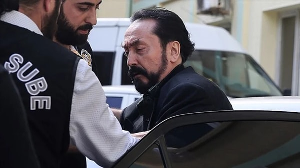 Mahkeme başkanı kararda sanıklara ceza indirimi uygulamadı. Mahkeme başkanının "Yeniden suç işlemeyeceğinize ve örgütten ayrılmayacağınıza yönelik hiçbir emare görmediğimiz için takdir indirimi kullanmadık" dediği görüldü. Görseli