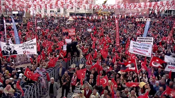 Mitingde Ekrem İmamoğlu'nun mesajı okundu. Görseli