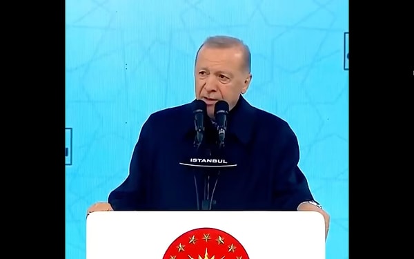 Ayrıca kadınları rencide edecek herhangi bir durumun olmadığını savunan Erdoğan "Normal doğuma teşvik pankartı gayet yerindeydi" dedi. Görseli