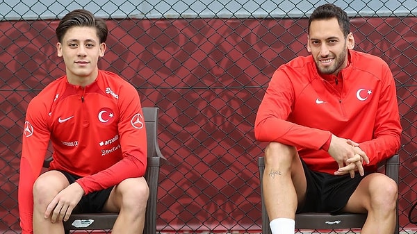 Hakan Çalhanoğlu, son zamanlarda sıkça kameralar karşısına geçiyor.