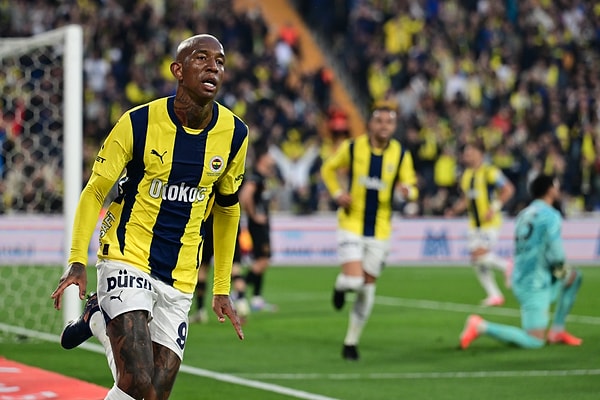 Talisca yine sahnede...