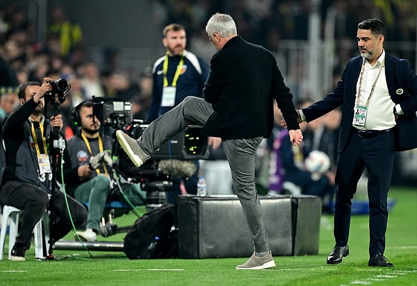 3-3 biten Kayserispor maçının ardından Mourinho'ya eleştiriler var. Görseli