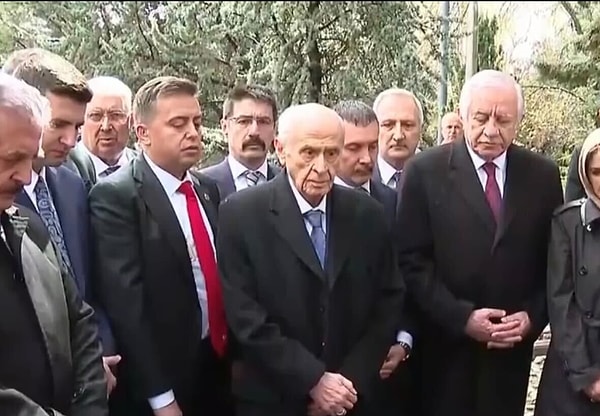 Devlet Bahçeli yaşadığı kalp rahatsızlığı sebebiyle tedavi görmüş ve uzun süre kameralar karşısına çıkmamıştı.