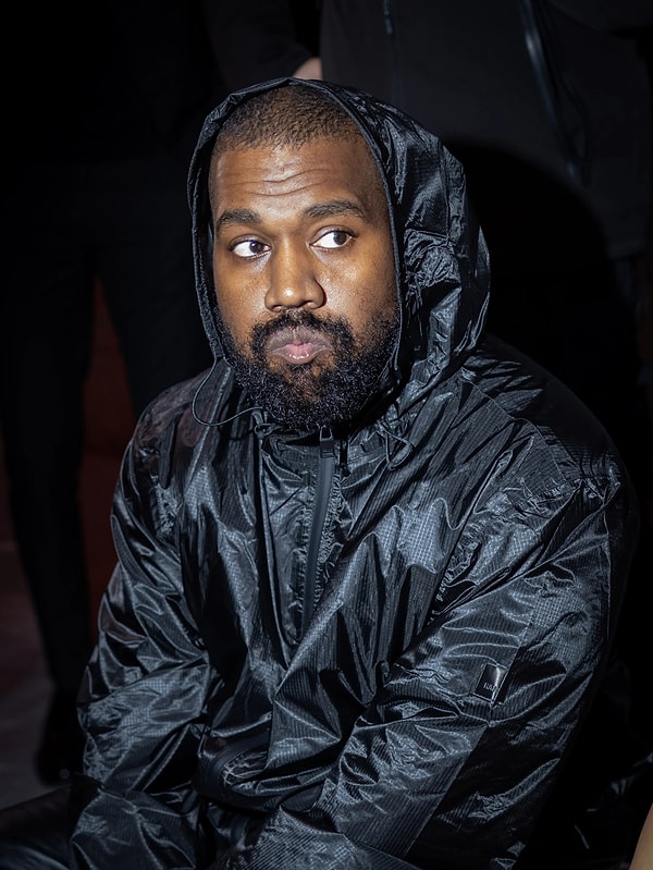 Enteresan çıkışları, açıklamaları ve eşi Bianca Censori'nin giydiği kıyafetlerle gündemden düşmeyen Kanye West, X'te bir dizi tweet paylaşarak yine gündemin göbeğine oturdu. Görseli