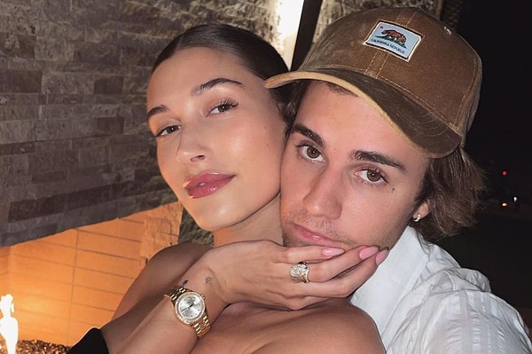 Hailey ve Justin Bieber aşkını bilmeyen yoktur diye düşünüyoruz. Şimdilerde ayrılık söylentileri kol gezse de bunu kanıtlayacak hiçbir açıklama yapılmadı Bieber'lar cephesinden. Görseli