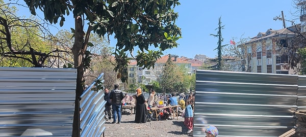 Deprem toplanma alanları inşaat alanı olmuş.