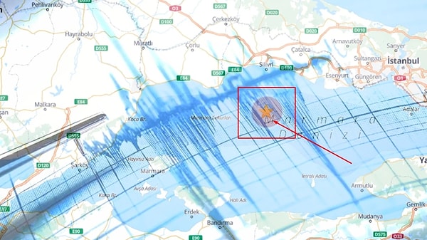 İstanbul’da meydana gelen 6,2 büyüklüğündeki depreme farklı yerlerde yakalananlar arasında, Küçükçekmece açıklarında denize açılmış bir arkadaş grubu da vardı.