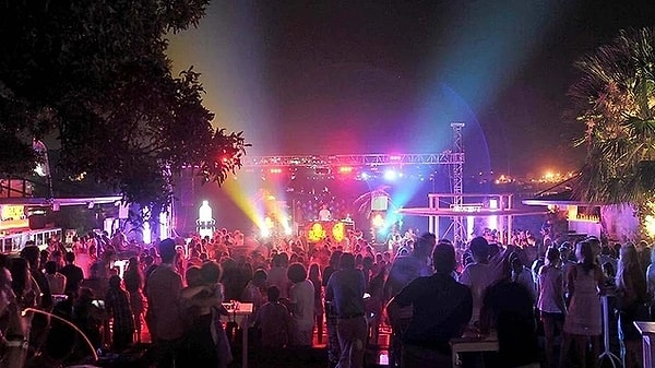10. Cafe Pi Beach