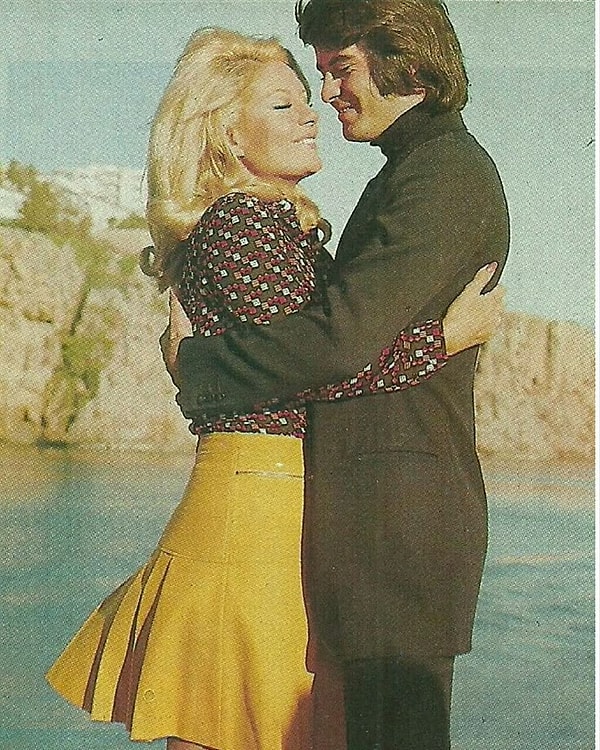 Mavi Boncuk filmi sadece bir sinema klasiği değil, aynı zamanda gerçek hayattaki duyguların da fitilini ateşlemişti.