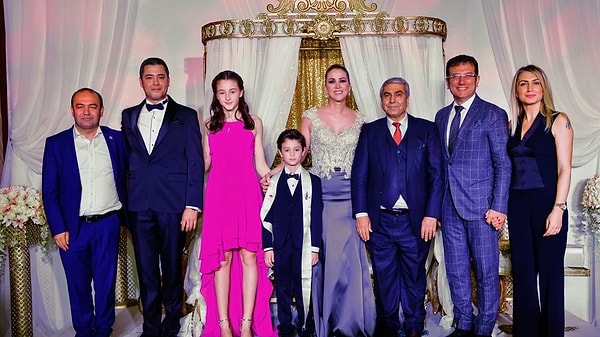 İmamoğlu ile birlikte tutuklunan İBB Medya AŞ Yönetim Kurulu Başkanı Murat Ongun ise eşi Gözdem Ongun'un gözaltına alınmasına isyan etti.