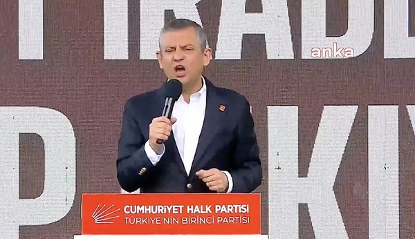 "Mesele yolsuzluk değil, mesele Kanal İstanbulsuzluk. Kanal İstanbul yoksa, Tayyip Erdoğan yok; onun için saldırıyor arkadaşlarımıza." diyen Özel, İSKİ Genel Müdürü'nün gözaltına alınmasına da değindi.