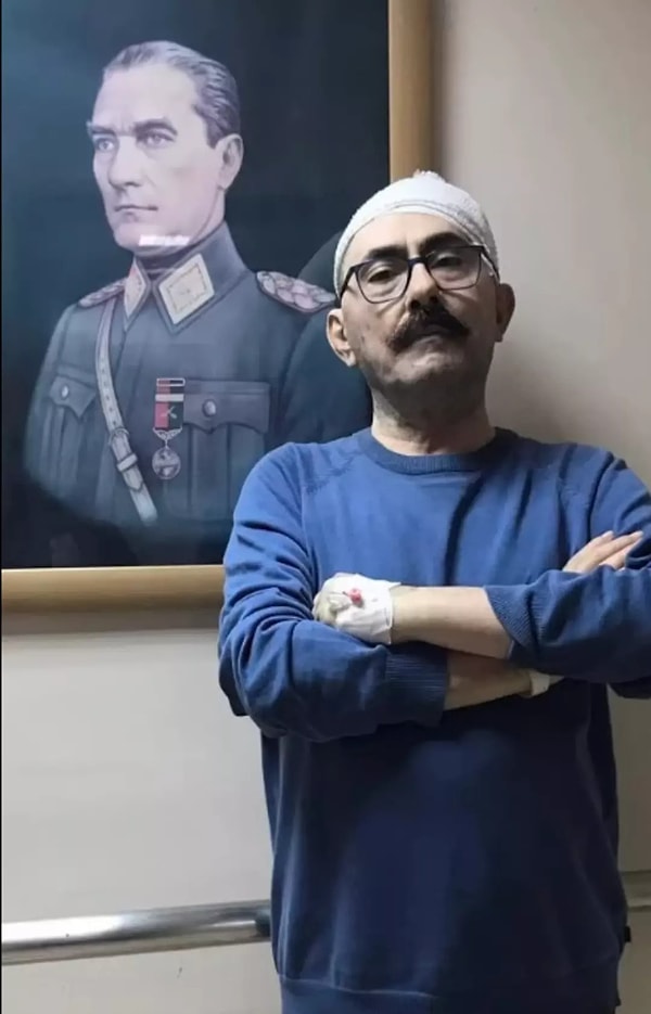 Birkaç gün önce sosyal medya hesabından hastane odasında paylaşım yapan Peker Açıkalın durumunun pek de iç açıcı olmadığını şu sözlerle sarf etmişti; Görseli