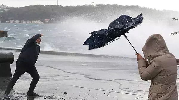 Fırtınayla birlikte kilo goygoyları da her zamanki yerini aldı.