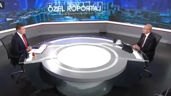 Bakan Şimşek, ekonomide yaşanan gelişmeleri tek tek anlatırken, dikkat çeken bir olay yaşandı.
