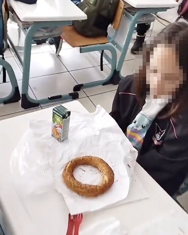 Sosyal medyada bir öğretmenin öğrencilerinin beslenme menüsünü paylaşması tepki çekmişti.
