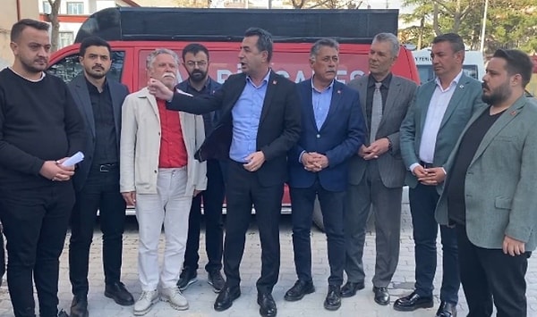 Konya'da CHP'nin 3 Mayıs'ta yapılacak mitingin anonsunu yapan iki CHP yöneticisine silahlı saldırı düzenlendi.
