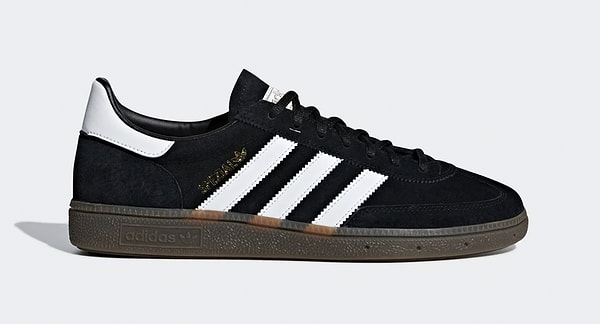 7. Hepsiburada günün indirimlerinde yer alan adidas marka ayakkabıları gördünüz mü?