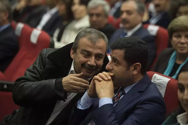 Sırrı Süreyya Önder, kalp rahatsızlığı sonrasında tedavi gördüğü hastanede hayatını kaybetti.