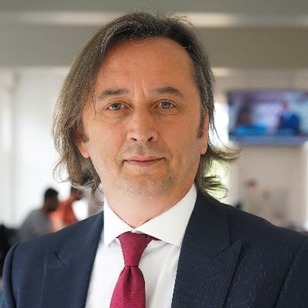 AKP’ye yakınlığı ile bilinen eski Yeni Şafak Gazetesi Genel Yayın Yönetmeni İbrahim Karagül’ün paylaşımı ise tepki çekti.