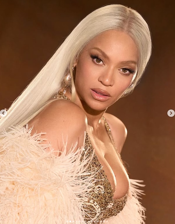 Destiny's Child ile sahneye ilk adımlarını atan Beyonce, gencecik bir kızken şimdilerde müziğin efsanevi isimlerinden birisi olmayı başardı.