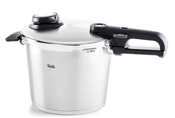 8. Hepsiburada’da indirimde olan Fissler Vitavit Premium 6 Lt Düdüklü Tencere ile yemek yapmak artık çocuk oyuncağı!