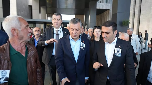 Özgür Özel yaşanan bu durum hakkında soruşturma açılması gerektiğini belirtti.