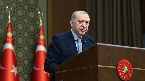Cumhurbaşkanı Recep Tayyip Erdoğan, Beştepe'de 10. Anadolu Medya Ödülleri programına katıldı. Burada konuşan Cumhurbaşkanı Erdoğan "Milleti provoke eden gazeteci olmaz'' diyerek sokak röportajlarına tepki gösterdi.