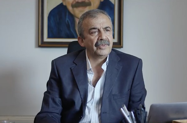 Bu zamana kadar pek çok yapımda kamera karşısına geçen Önder'in rol aldığı son film "Celal'in Treni" oldu.