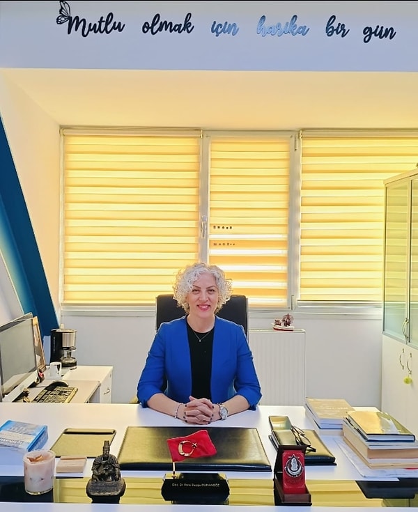 +Doç. Dr. Pero Duygu DUMANGÖZ kimdir, kendinizden kısaca bahseder misiniz?