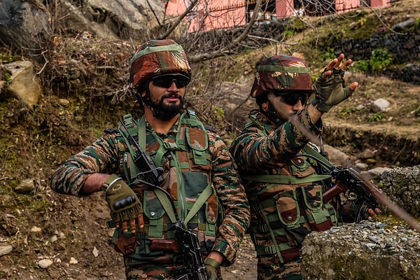 Hindistan’ın hem karada hem havada hem de denizde sayısal üstünlüğü var.