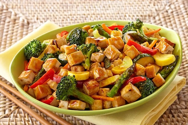 8. Tofu & Brokoli Tabağı ve Avokadolu Kabak Ezmesi