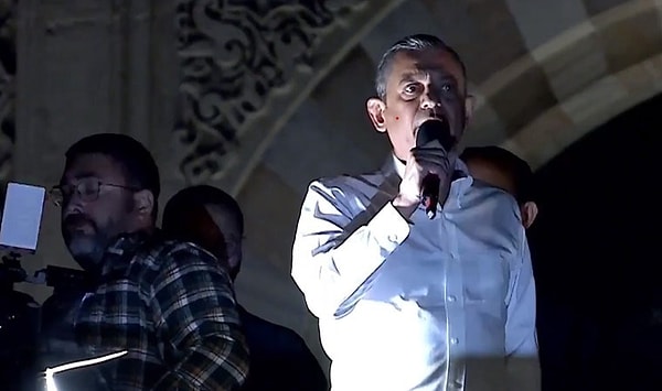 CHP'nin bu haftaki adresi Beyazıt Meydanı oldu.
