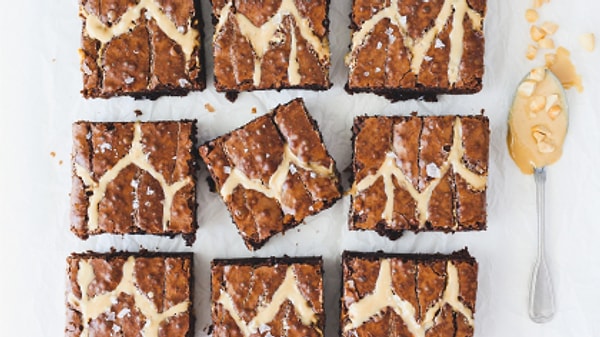 5. Fındık Ezmeli Brownie ve Elmalı Cevizli Kurabiye