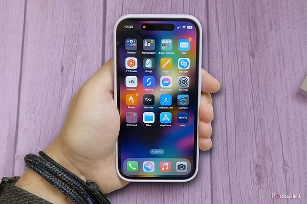 Telefonunuzu kutudan ilk çıkardığınızda her şey kusursuz çalışır çünkü işletim sistemi tam olarak o cihazın donanımına göre optimize edilmiştir.