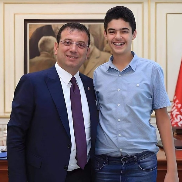 Berkay Gezgin, Ekrem İmamoğlu’nun seçim kampanyasında kullandığı “Her şey çok güzel olacak” sloganını bulan çocuk olarak tanınmıştı.