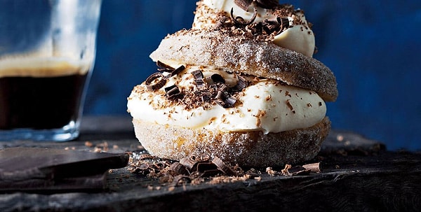 6. Tiramisu Donut ve Ballı Muzlu Tatlı