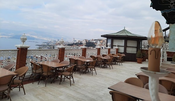 5. Tarihi Asansör Kafe (Konak)